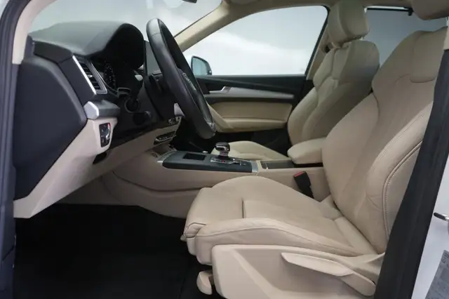 Audi Q5 view 10