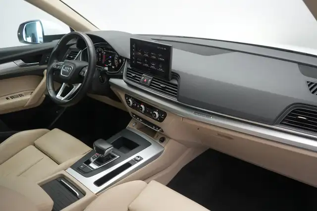 Audi Q5 view 7