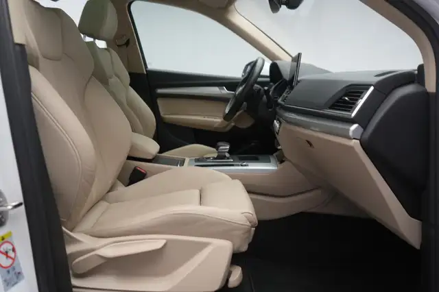 Audi Q5 view 6
