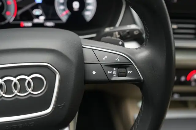 Audi Q5 view 16