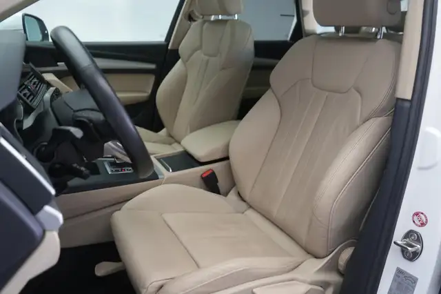 Audi Q5 view 11