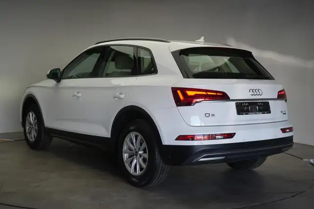Audi Q5 view 5