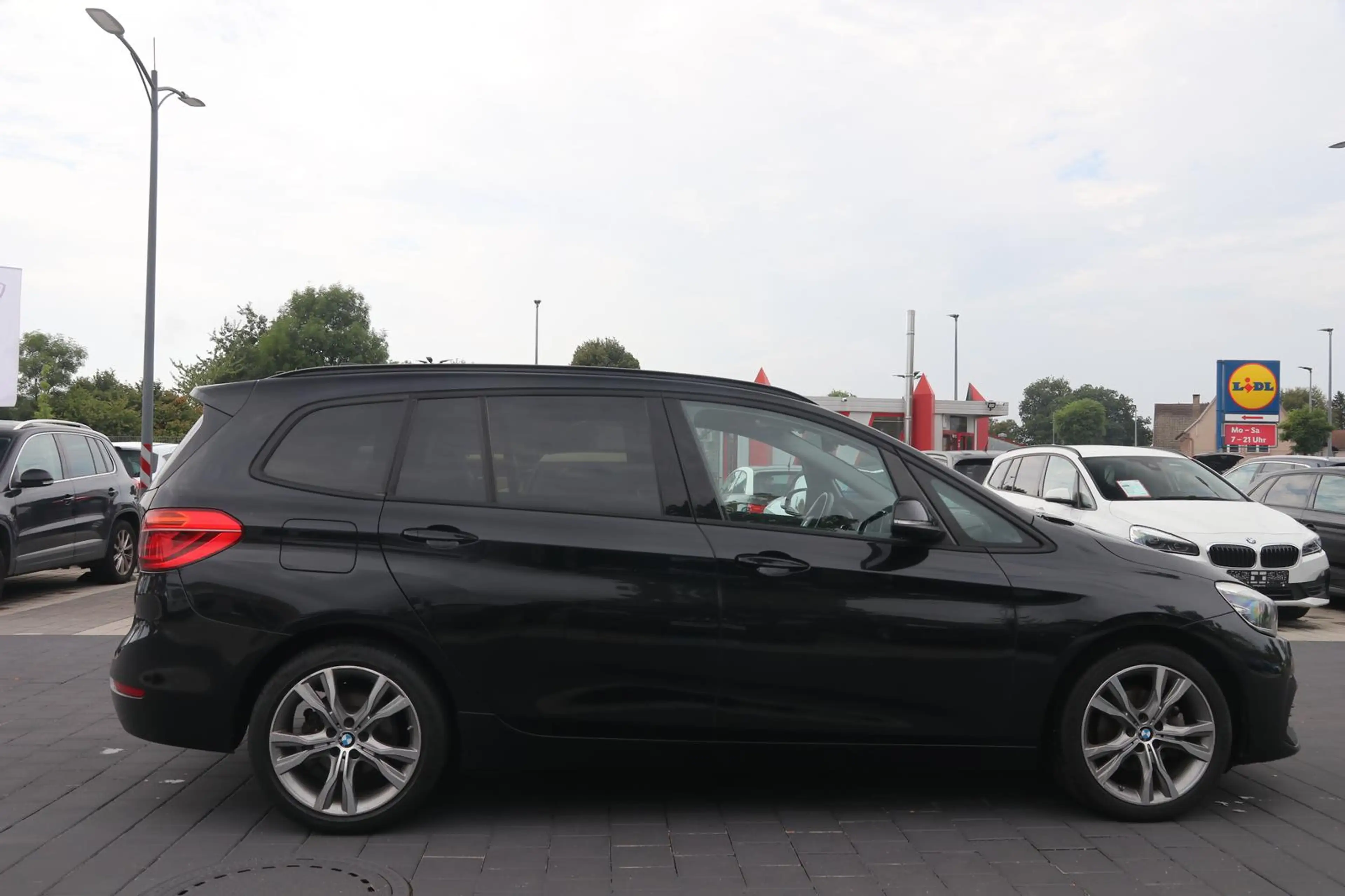 BMW 216 i Gran Tourer Sport Line *Navi*Sitzheiz* — photo 4