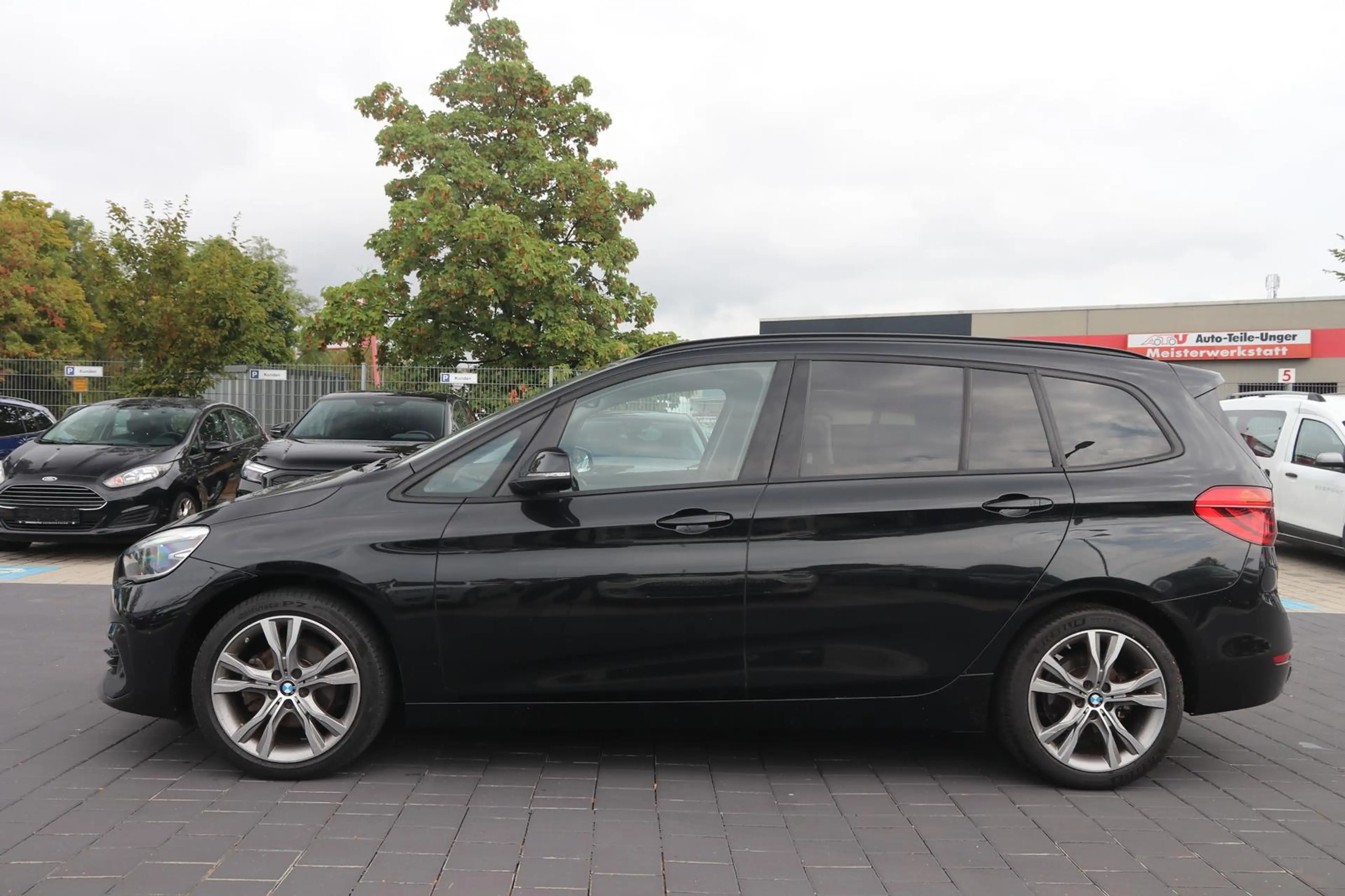 BMW 216 i Gran Tourer Sport Line *Navi*Sitzheiz* — photo 9