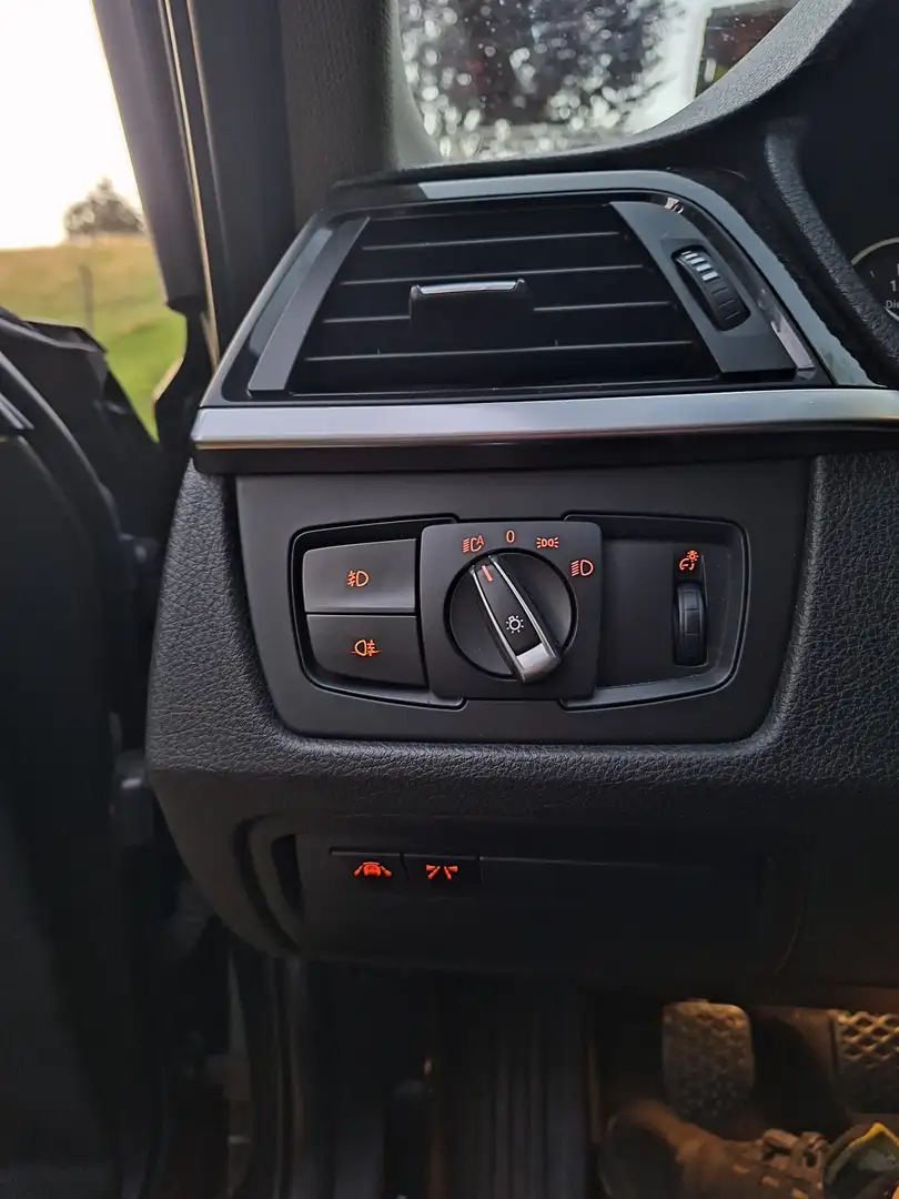 BMW 318 318d xDrive Österreich-Paket Touring Österreich-Pa Grau - 2
