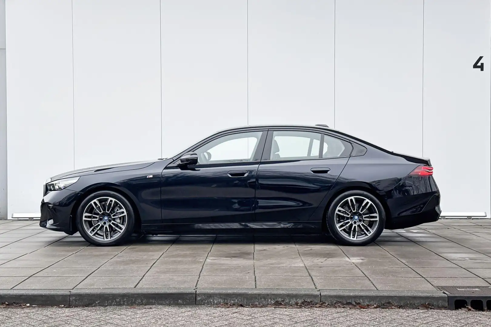 BMW i5 Sedan eDrive40 M Sport 19 Inch / Comfort Acces / A Noir - 2