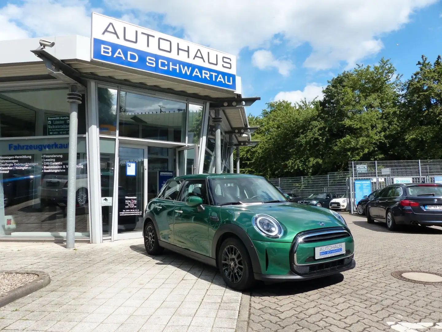 MINI One One 5 trg. Classic Trim Aut., Navi, LED, AppleCP Grün - 1