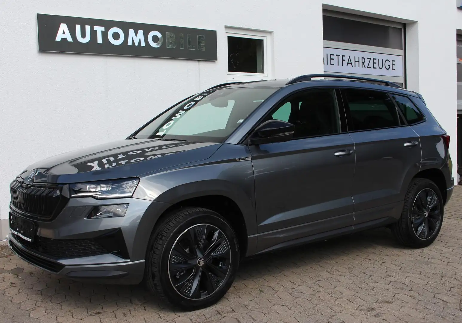 Skoda Karoq Sportline 1.5TSI DSG MATRIX LED KAMERA ACC Grau - 2
