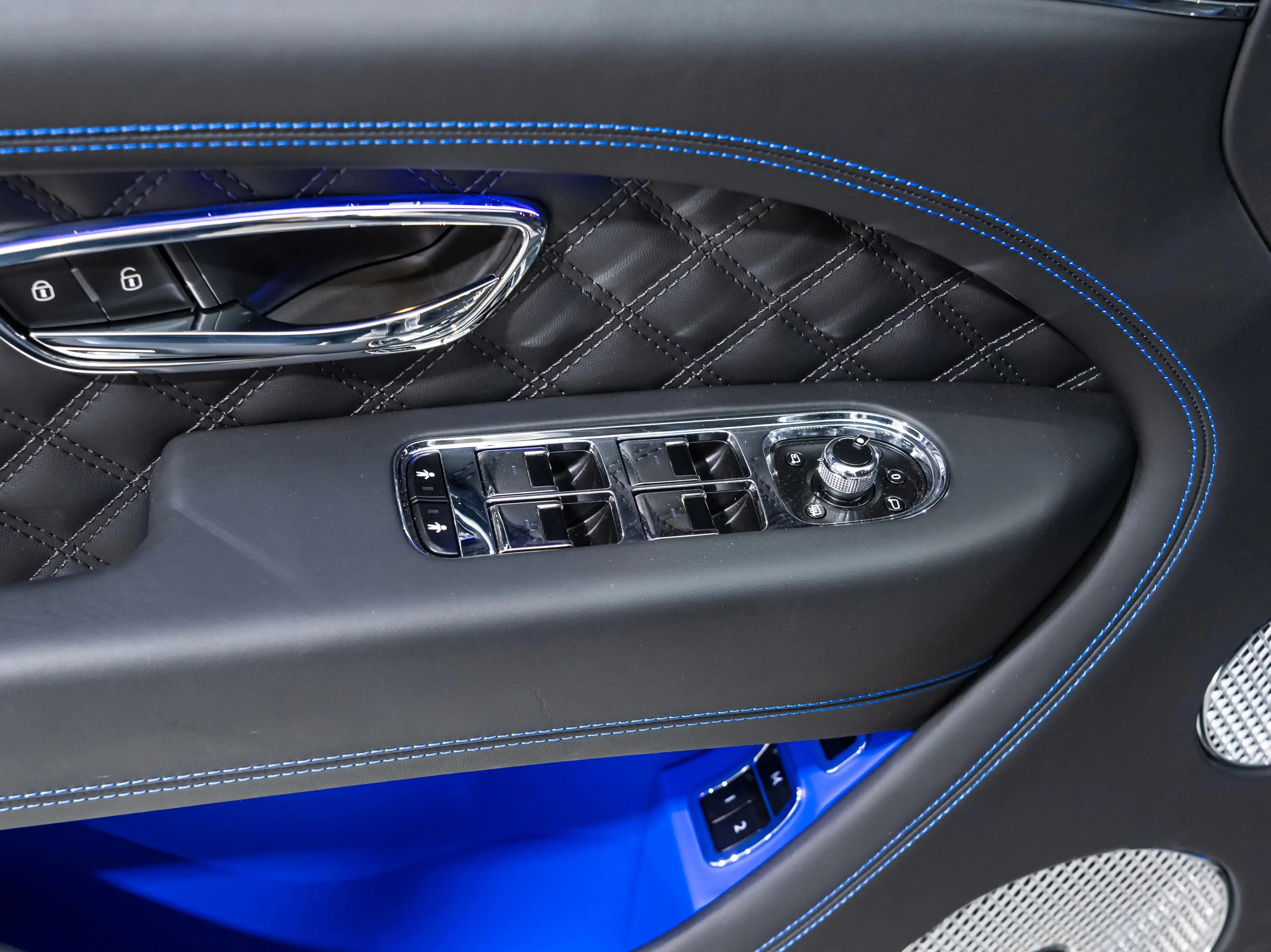 Bentley Bentayga S V8 Black Edition | Bentley Nürnberg — photo 13