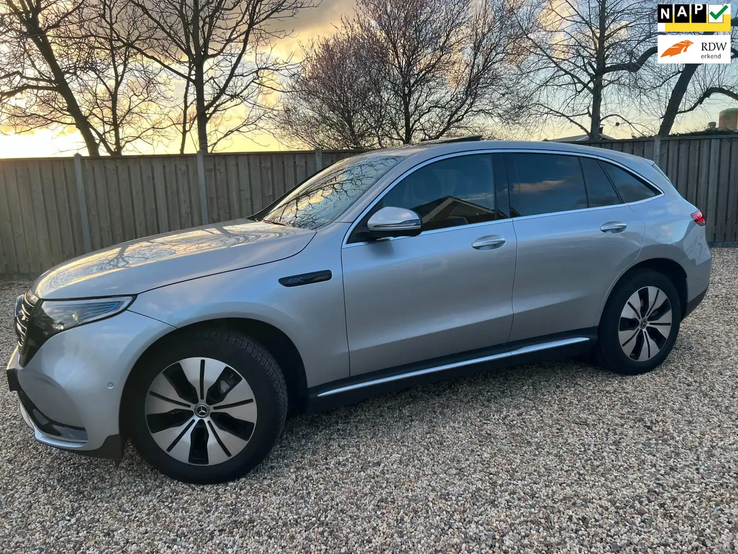 Mercedes-Benz EQC 400 4MATIC Business Solution AMG Zwart Leder \ Schuifd Grijs - 1