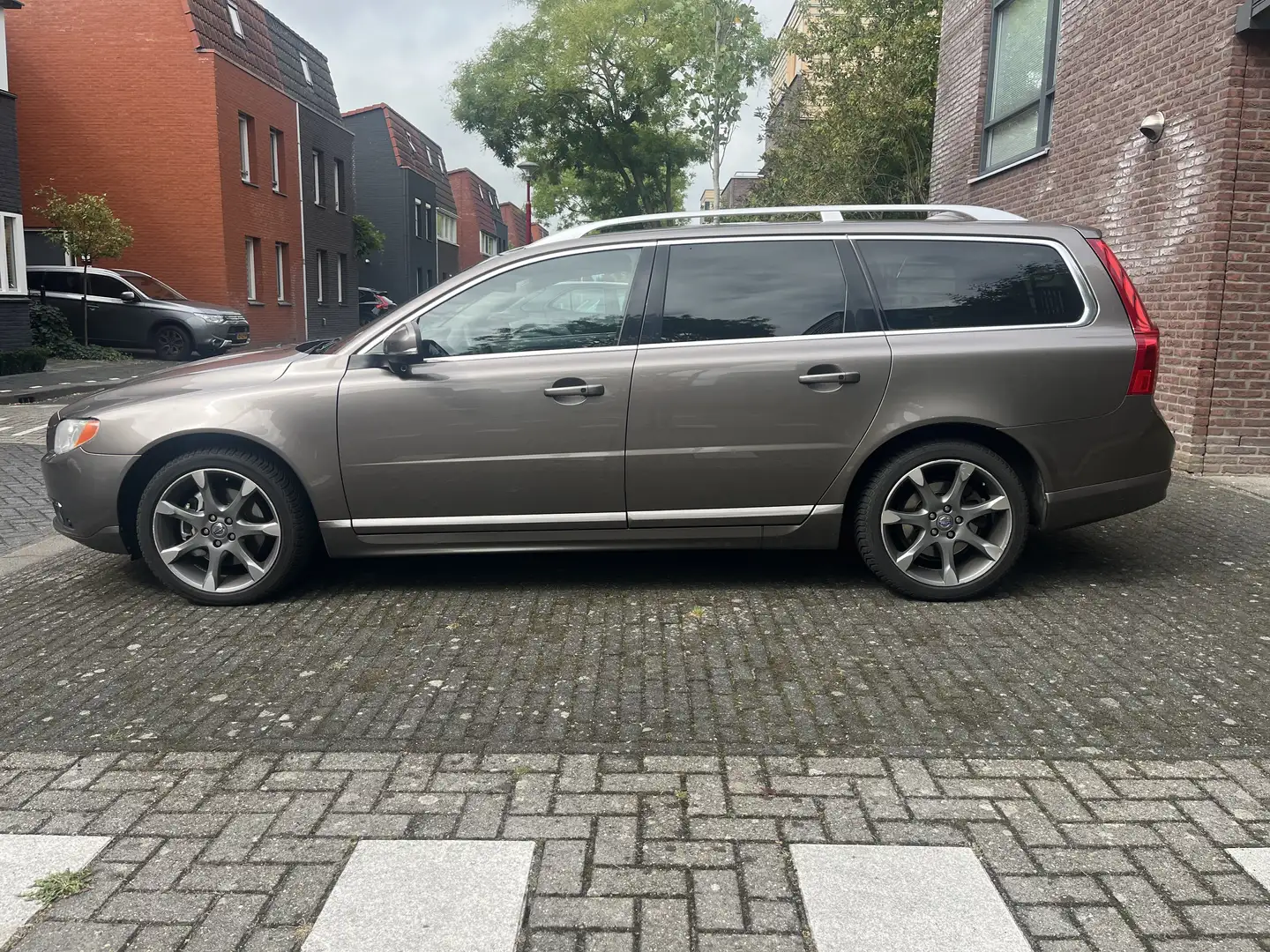 Volvo V70 3.0 T6 AWD Summum Adaptive Cruise, Parking Heater. Grijs - 1