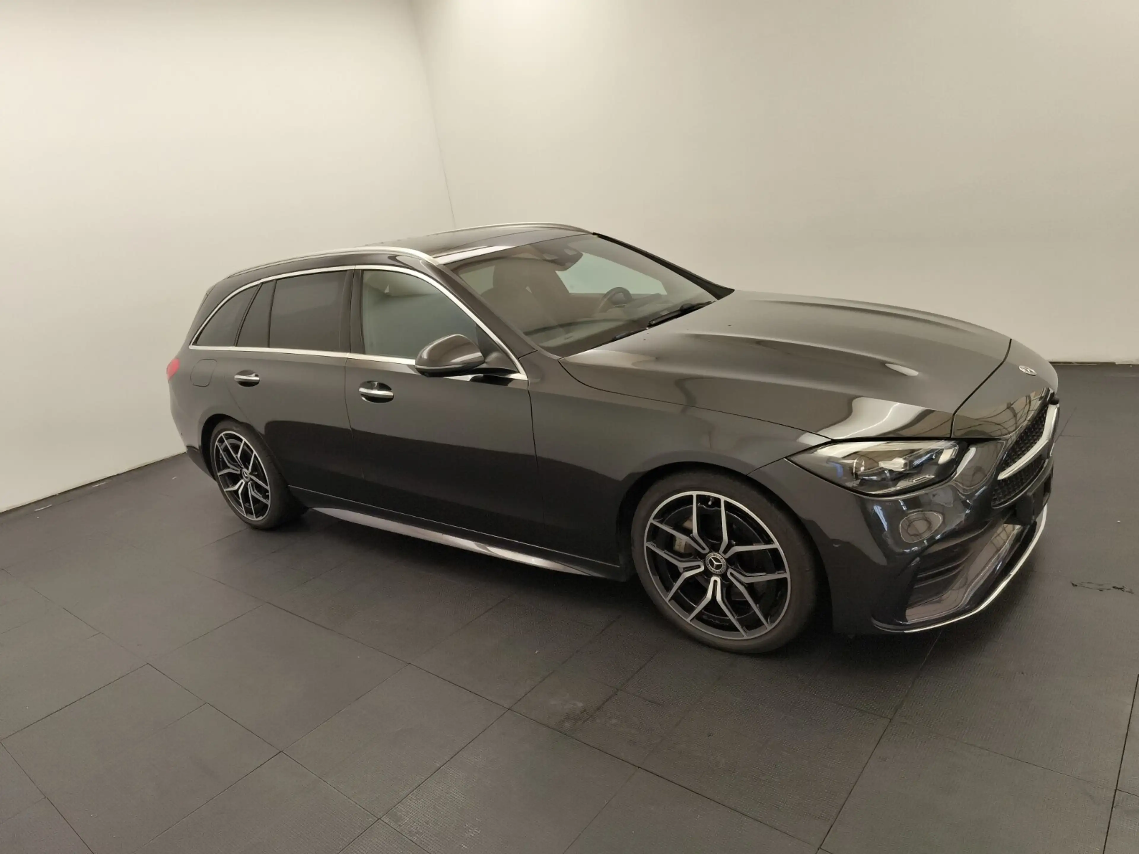Mercedes-Benz C 300 C 300T 4M AMG Premium+ Distro Pano AHK Burmester — photo 4