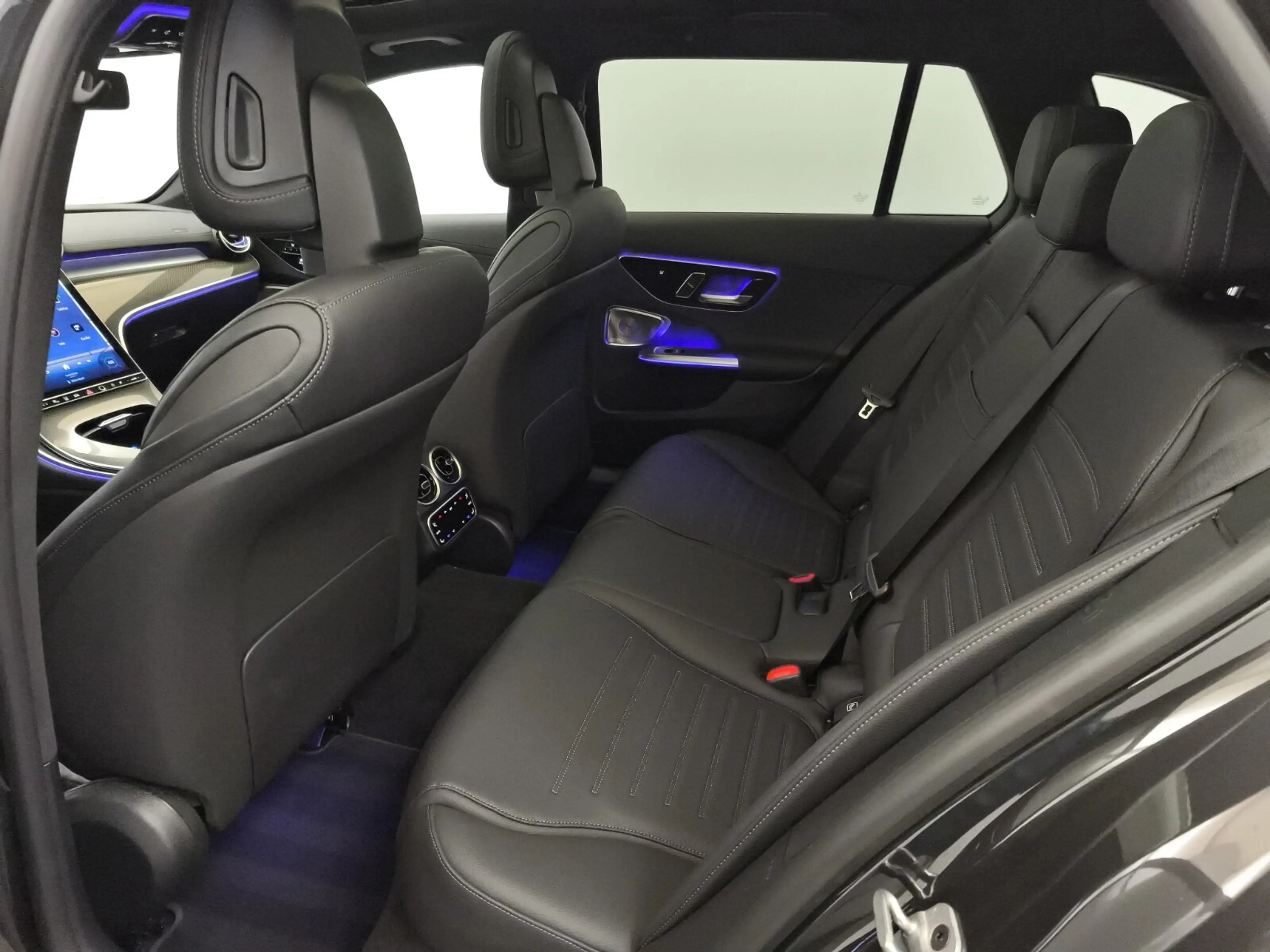 Mercedes-Benz C 300 C 300T 4M AMG Premium+ Distro Pano AHK Burmester — photo 12