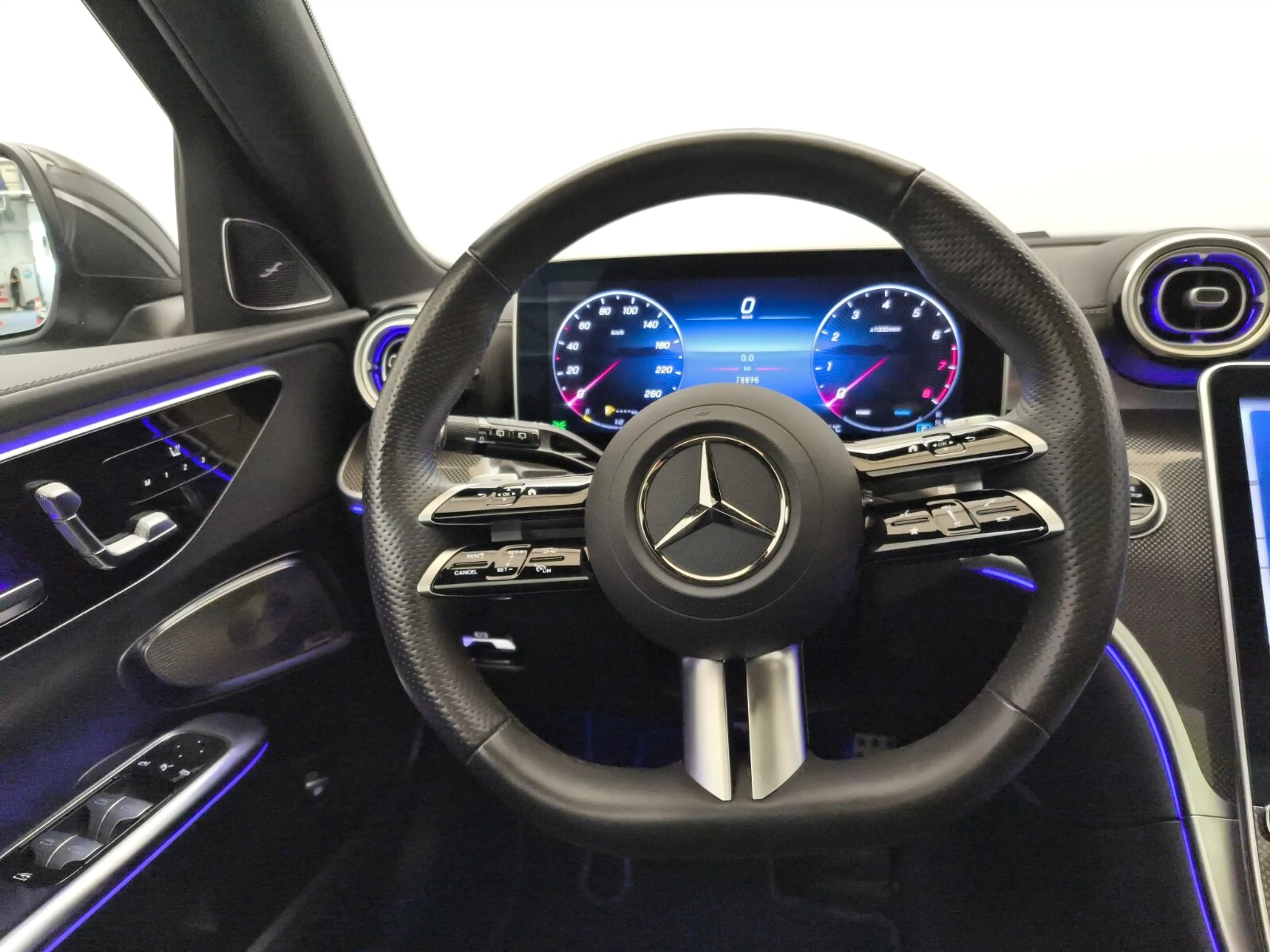 Mercedes-Benz C 300 C 300T 4M AMG Premium+ Distro Pano AHK Burmester — photo 13