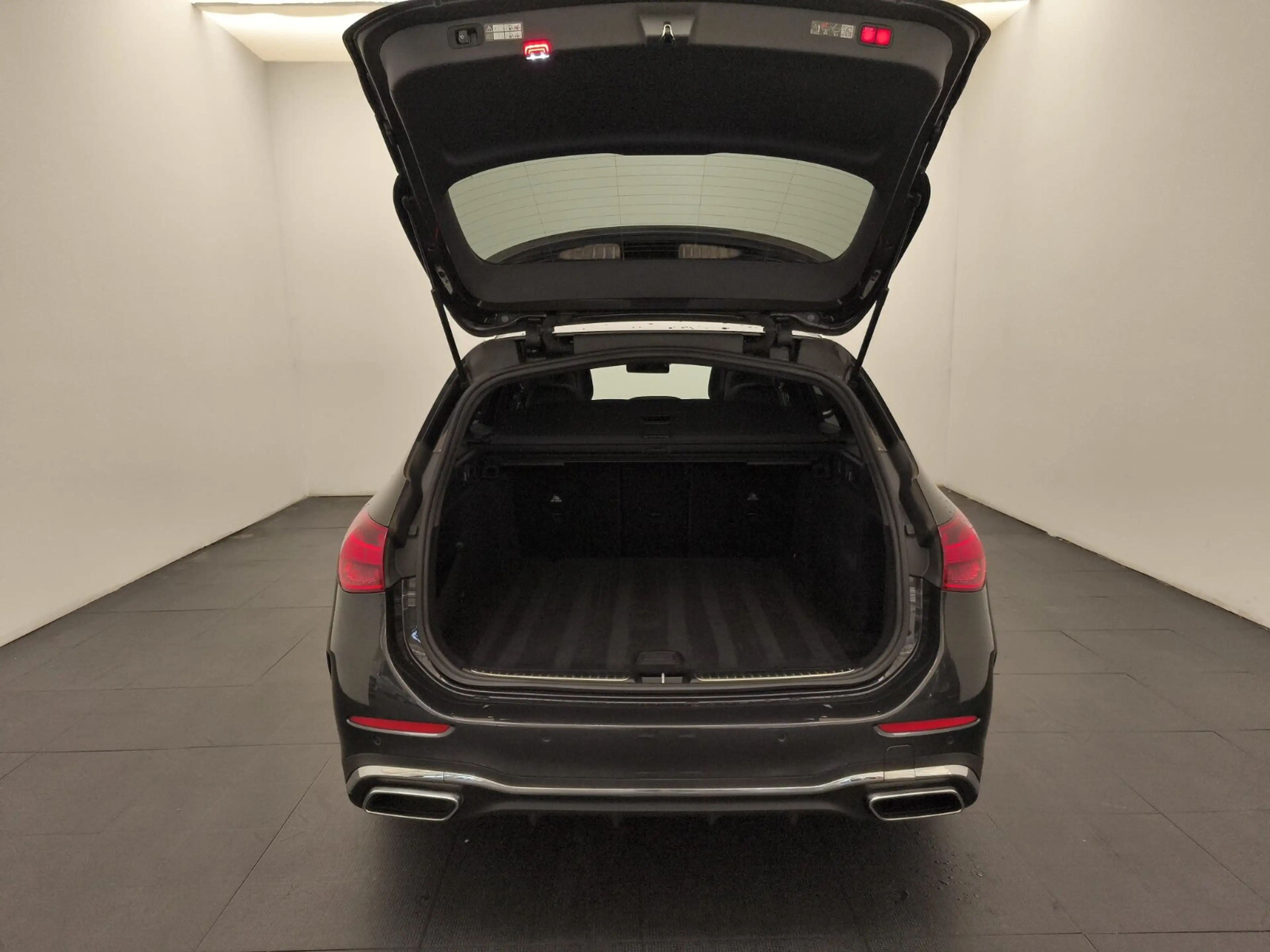 Mercedes-Benz C 300 C 300T 4M AMG Premium+ Distro Pano AHK Burmester — photo 10