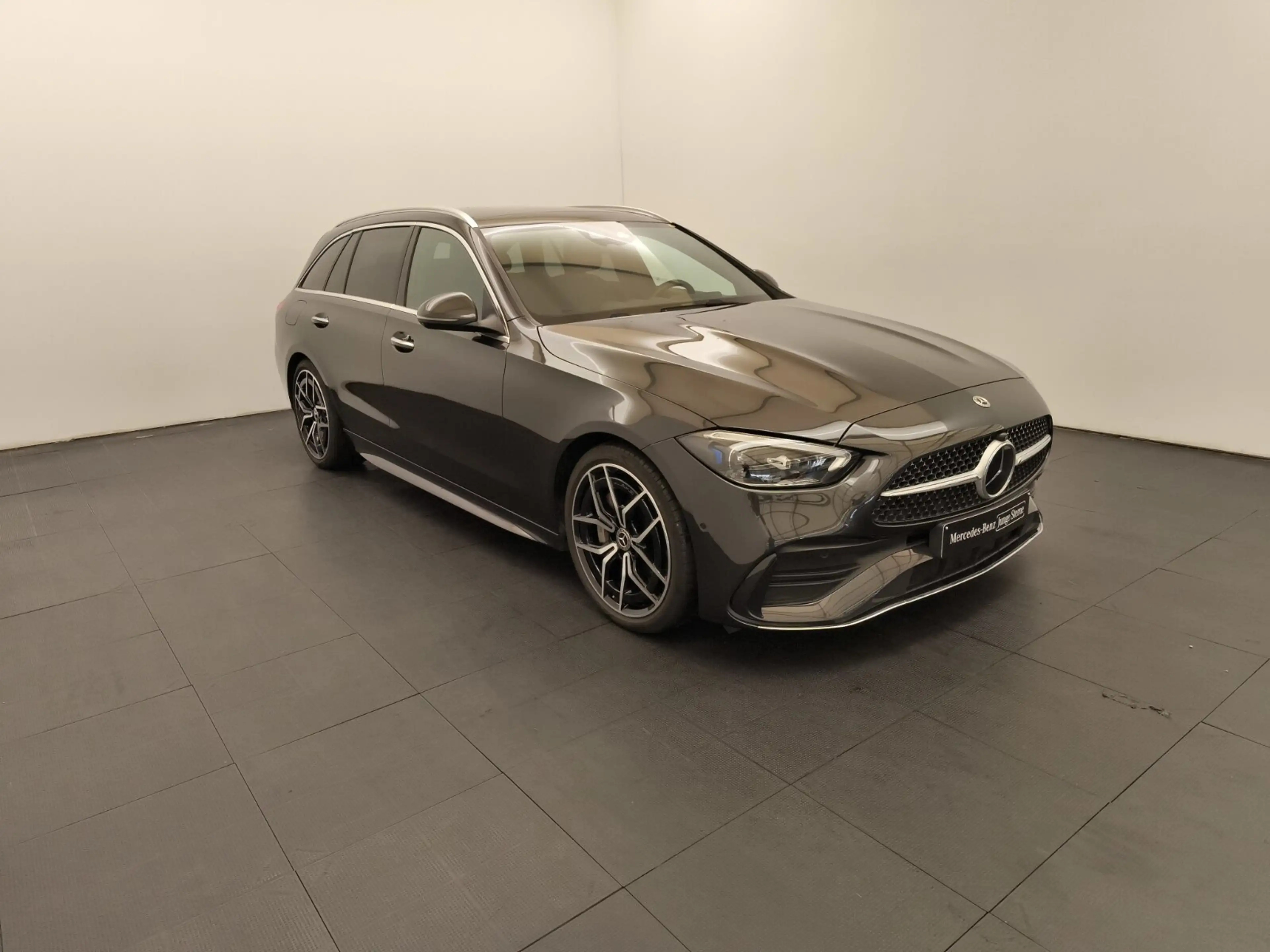 Mercedes-Benz C 300 C 300T 4M AMG Premium+ Distro Pano AHK Burmester — photo 3