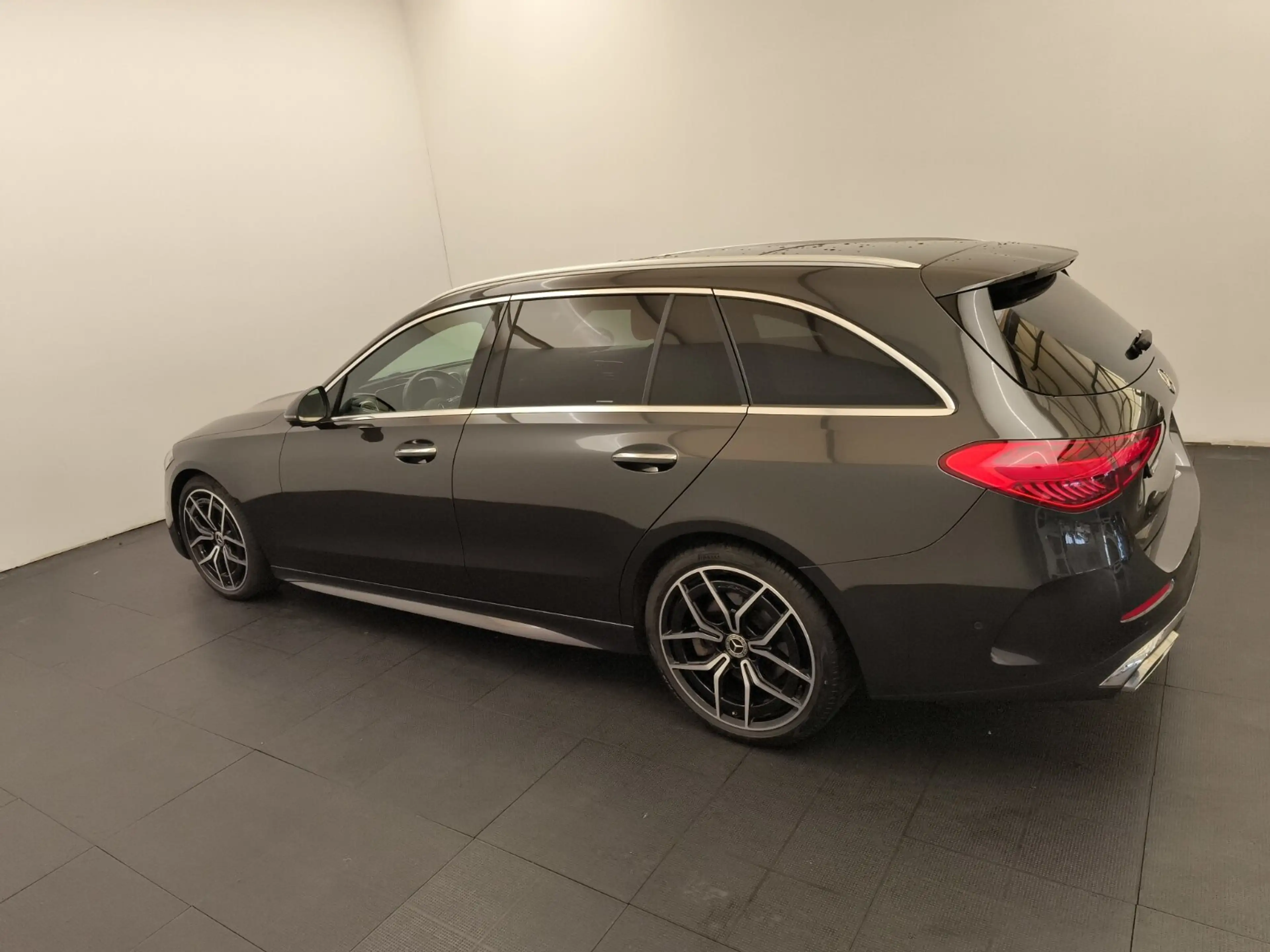 Mercedes-Benz C 300 C 300T 4M AMG Premium+ Distro Pano AHK Burmester — photo 8
