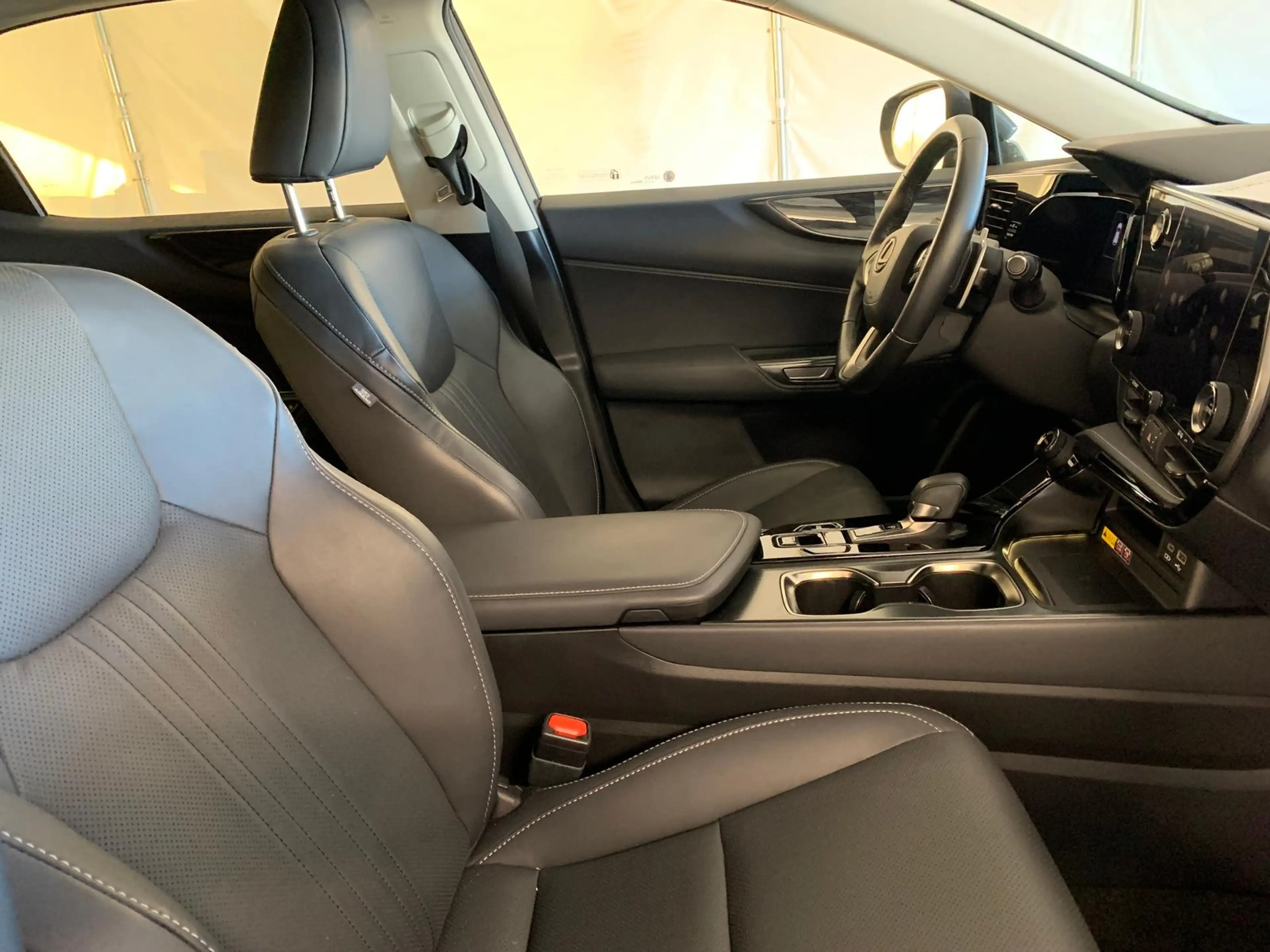 Lexus NX 350h NX 350 h BUSINESS ACC/LED/AHK/PDC/DIGITAL-COCK — photo 3