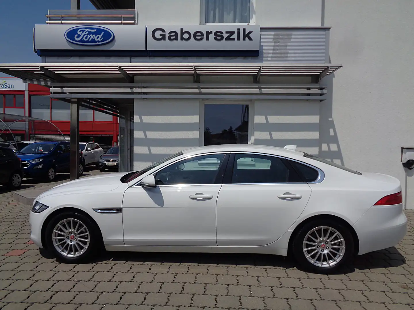 Jaguar XF 20d Prestige Aut. Weiß - 2