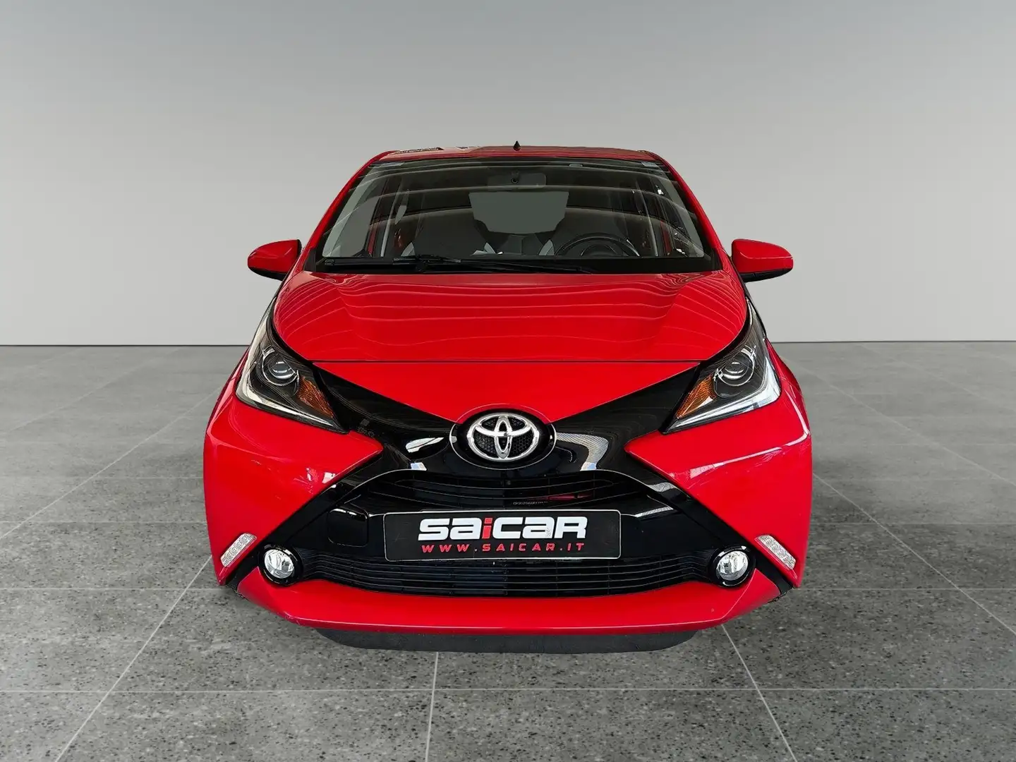 Toyota Aygo 1.0 VVT-i 69 CV 5 porte x-cool Rouge - 2