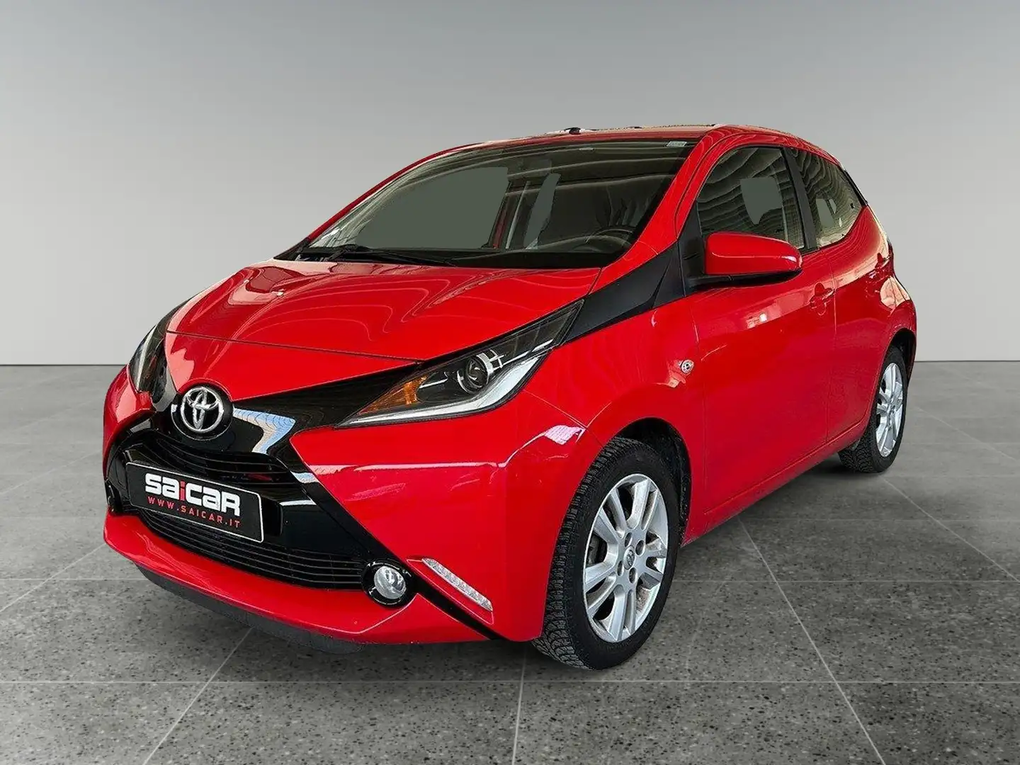Toyota Aygo 1.0 VVT-i 69 CV 5 porte x-cool Rouge - 1