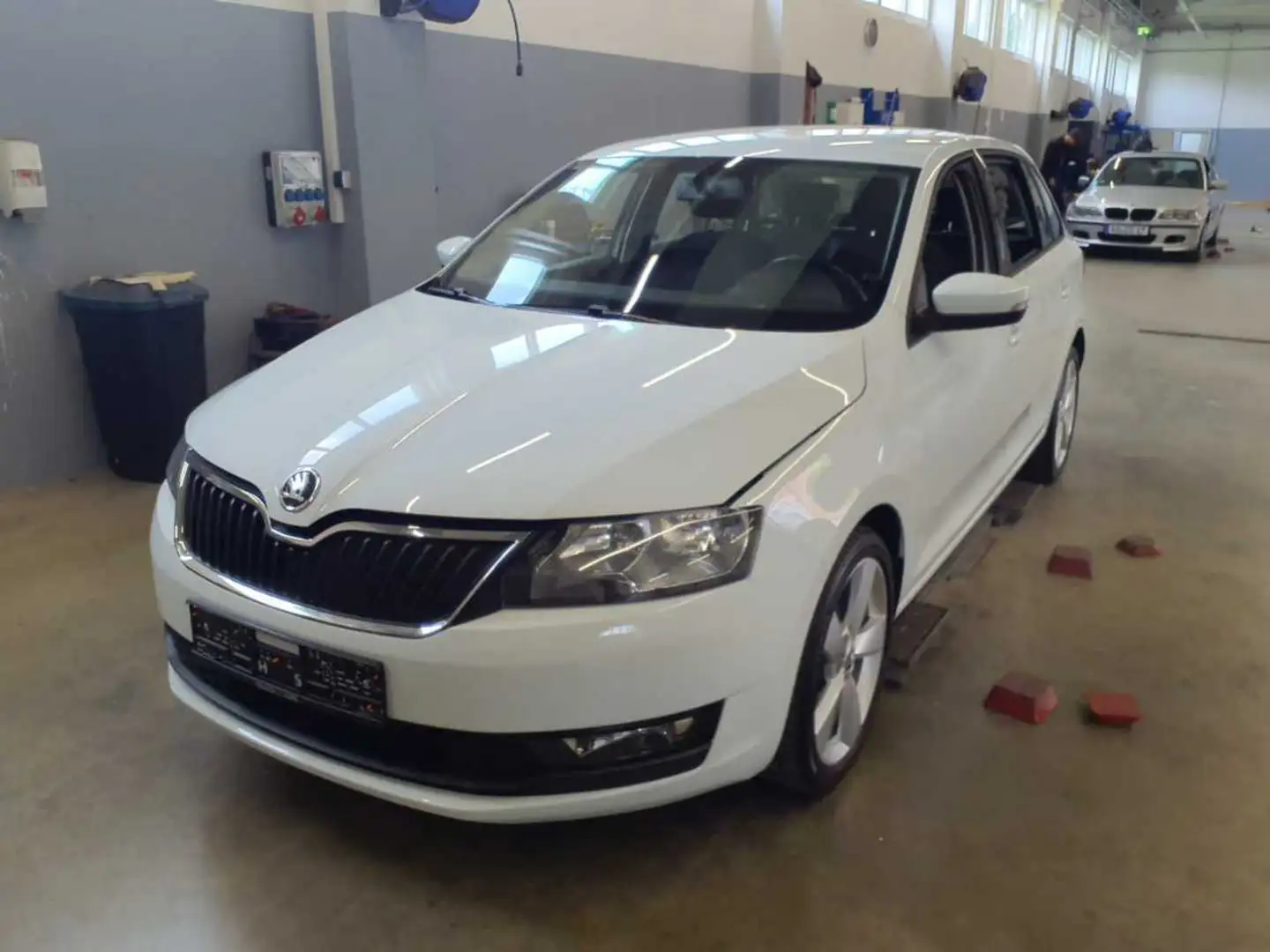 Skoda Spaceback Active 1,0l TSI KLIMA Білий - 2