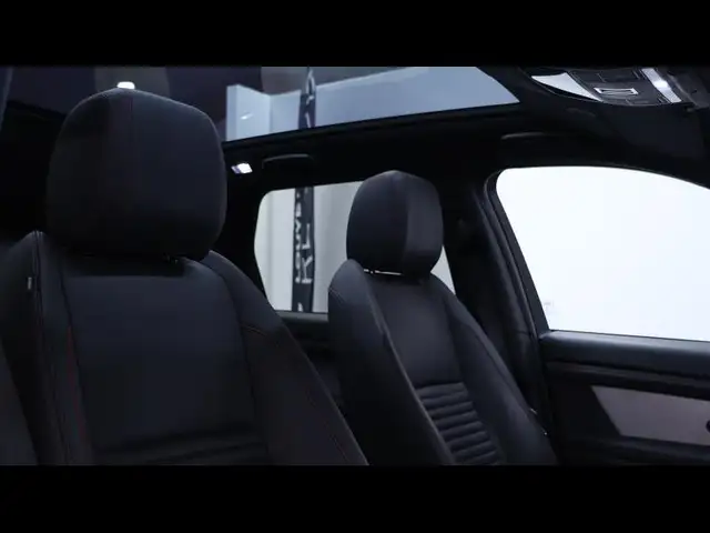 Land Rover Discovery Sport view 11