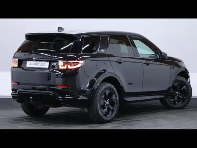 Land Rover Discovery Sport view 4
