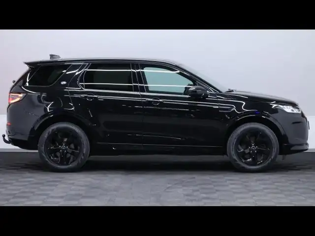 Land Rover Discovery Sport view 3