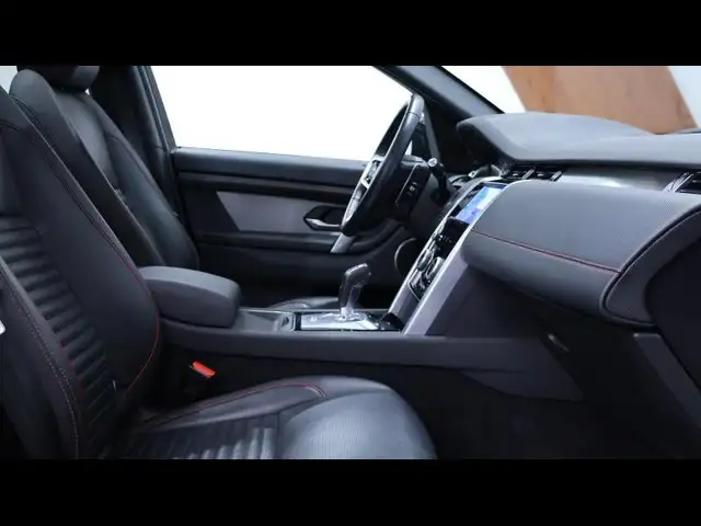 Land Rover Discovery Sport view 10