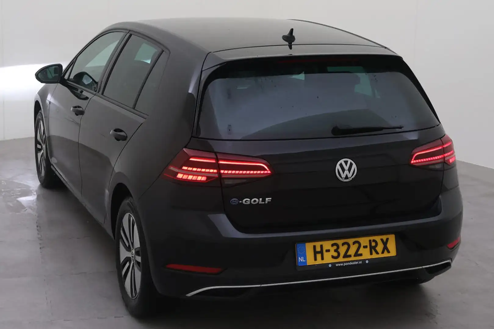 Volkswagen e-Golf E-DITION / WARMTEPOMP/ CAMERA/ PARK. SENSOREN/ LED Zwart - 2