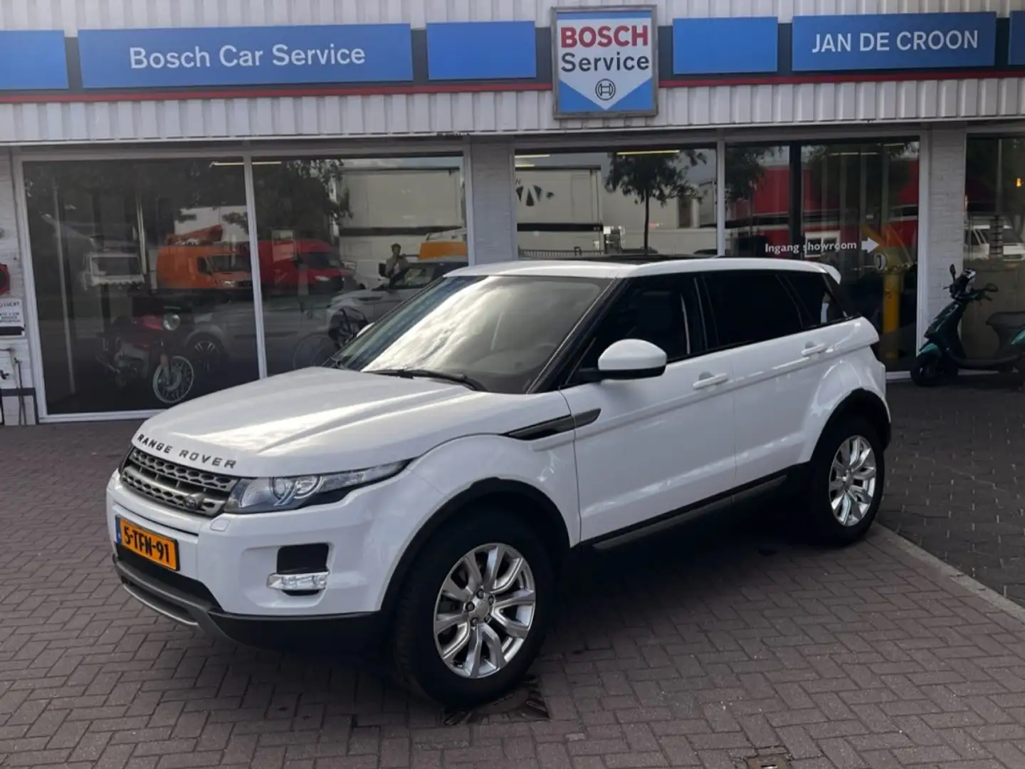 Land Rover Range Rover Evoque 2.0 SI 240pk 4x4 Automaat PURE NL-auto PANO / ECC Blanco - 1