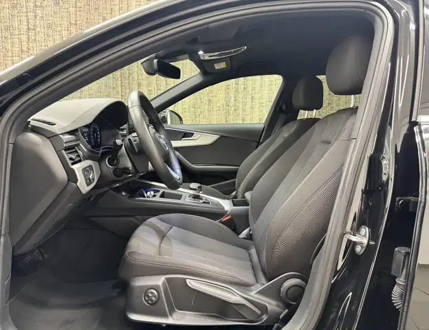 Audi A4 view 9