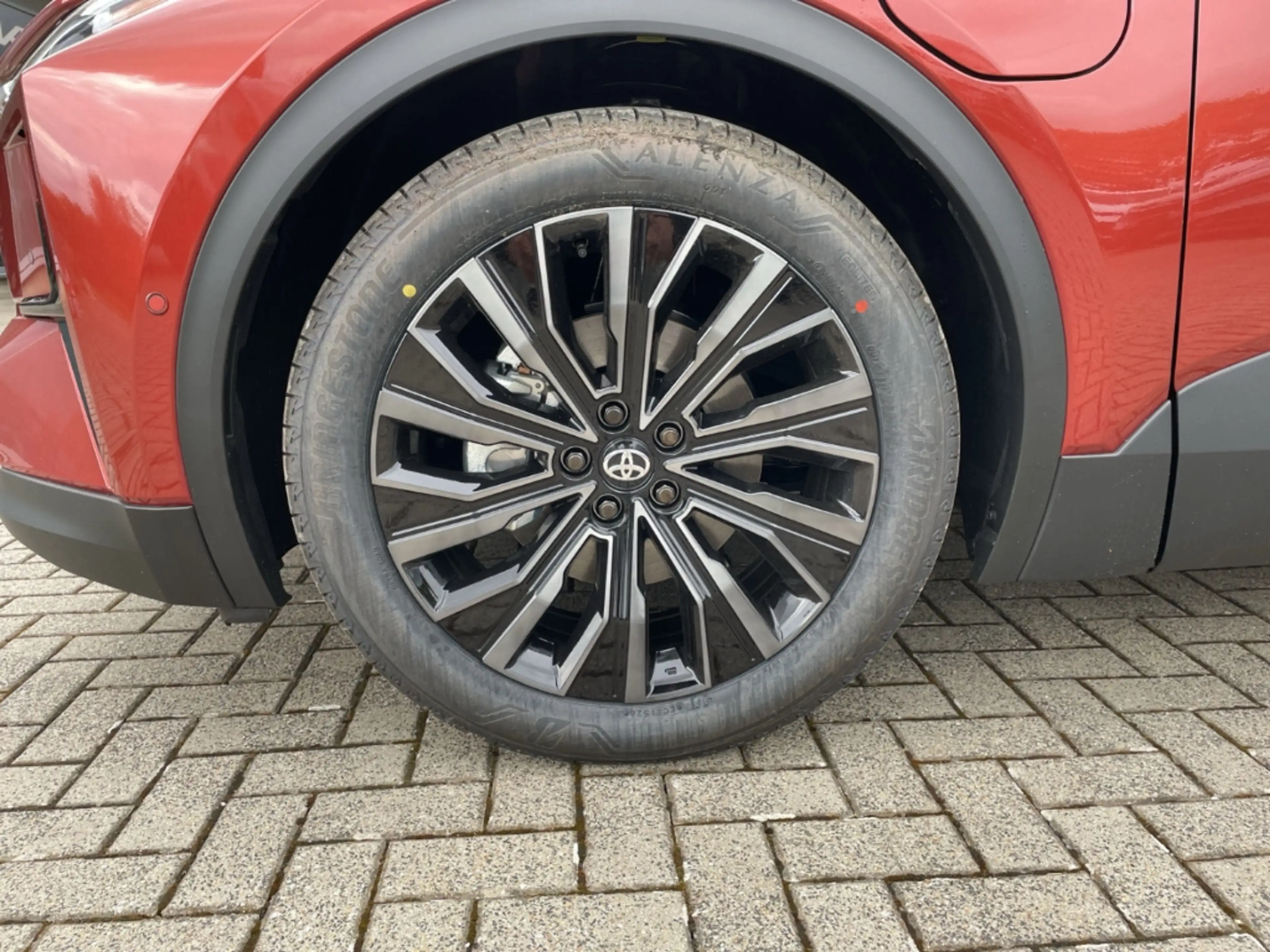 Toyota C-HR+ 252 kW AWD Lounge Navi 360 Kamera Panorama LED ACC — photo 6