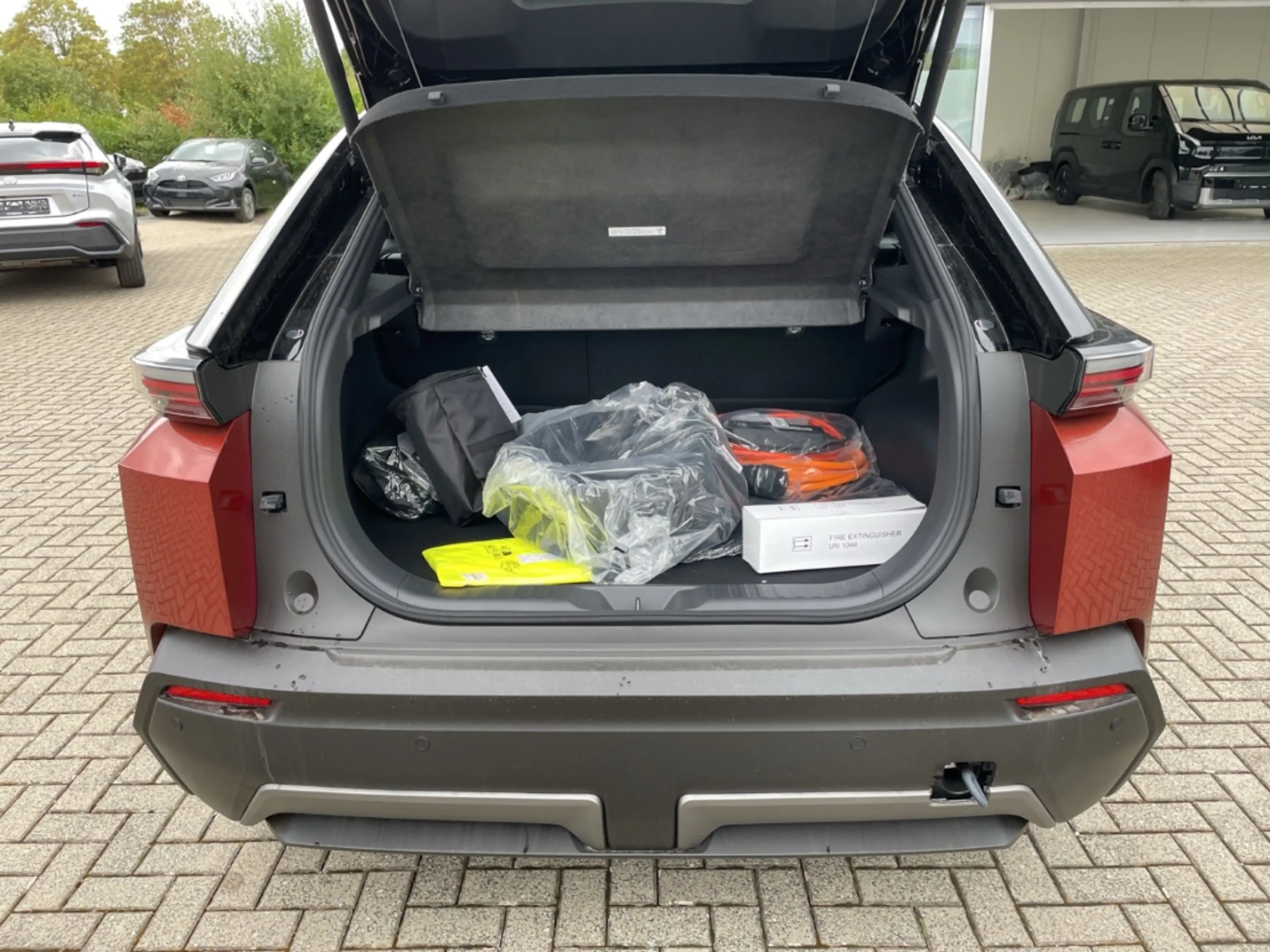 Toyota C-HR+ 252 kW AWD Lounge Navi 360 Kamera Panorama LED ACC — photo 7