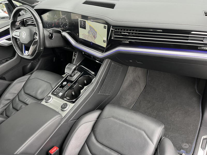 Volkswagen Touareg 3.0 TSi 4M R-LINE 463PK PANO+TREKH+ACC — photo 2
