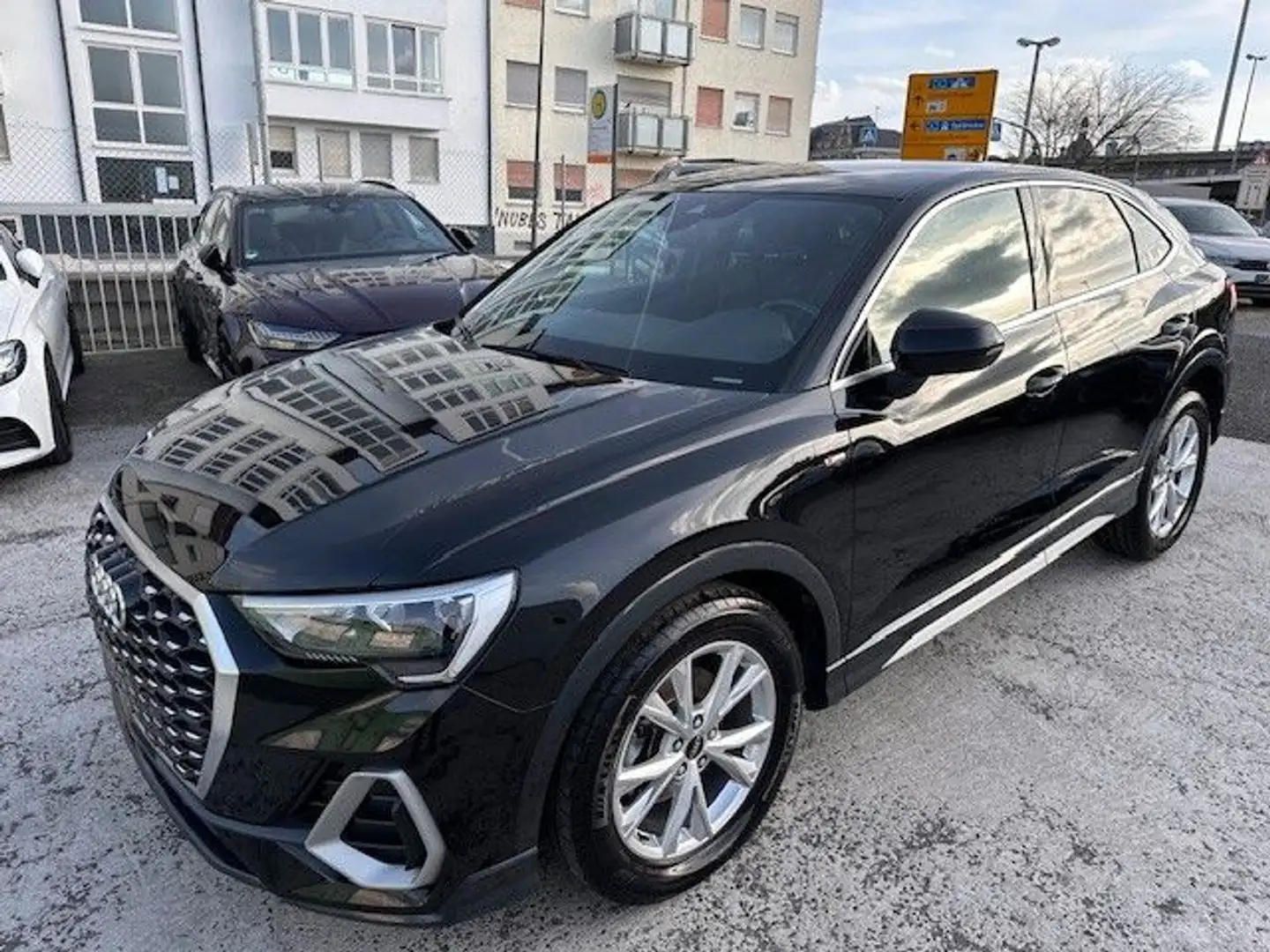 Audi Q3 Sportback 35 2,0 TDI quattro S-Line S-Tronic Noir - 1