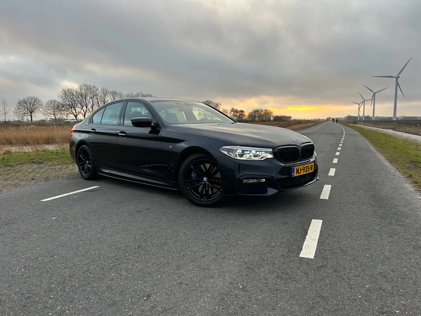 BMW 540 540i M performance high executive Zwart - 1