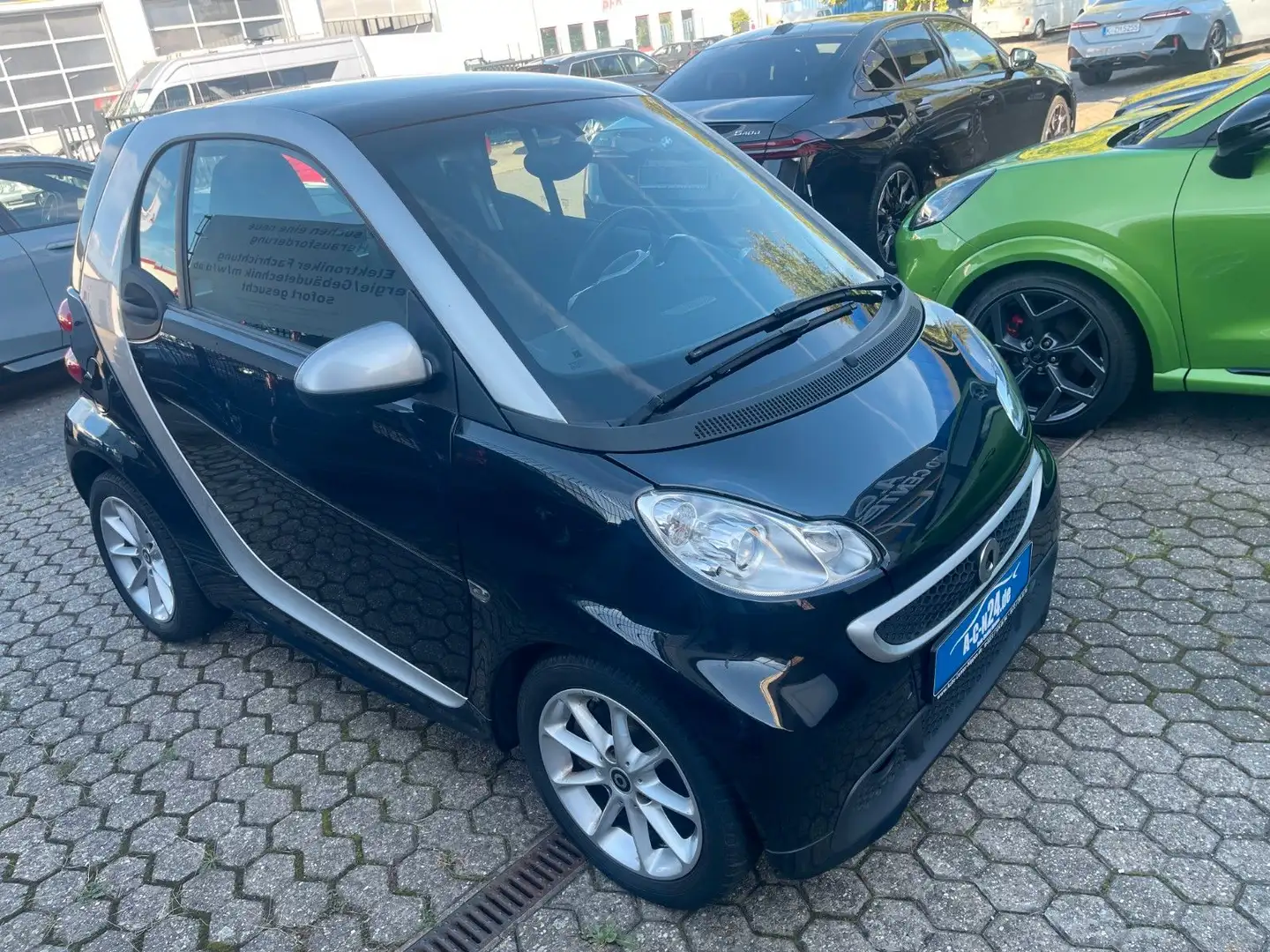 smart forTwo coupe Micro Hybrid Drive  Klima Panorama Schwarz - 1