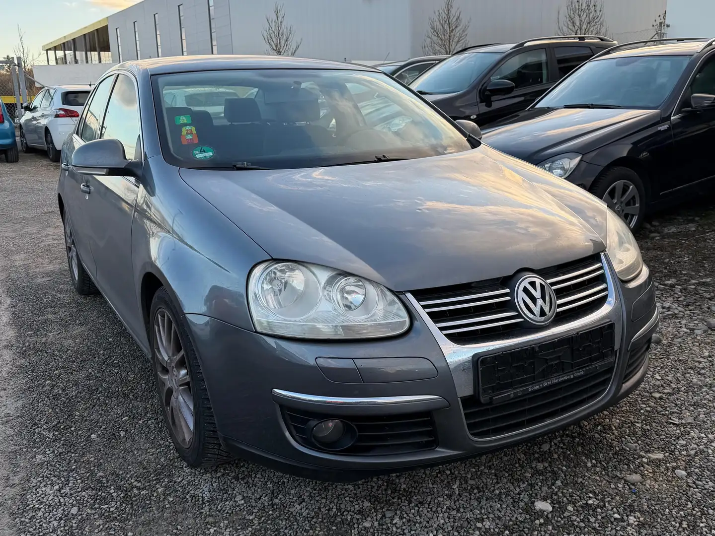 Volkswagen Jetta Jetta 1.6 FSI Comfortline mit AHK Grau - 1
