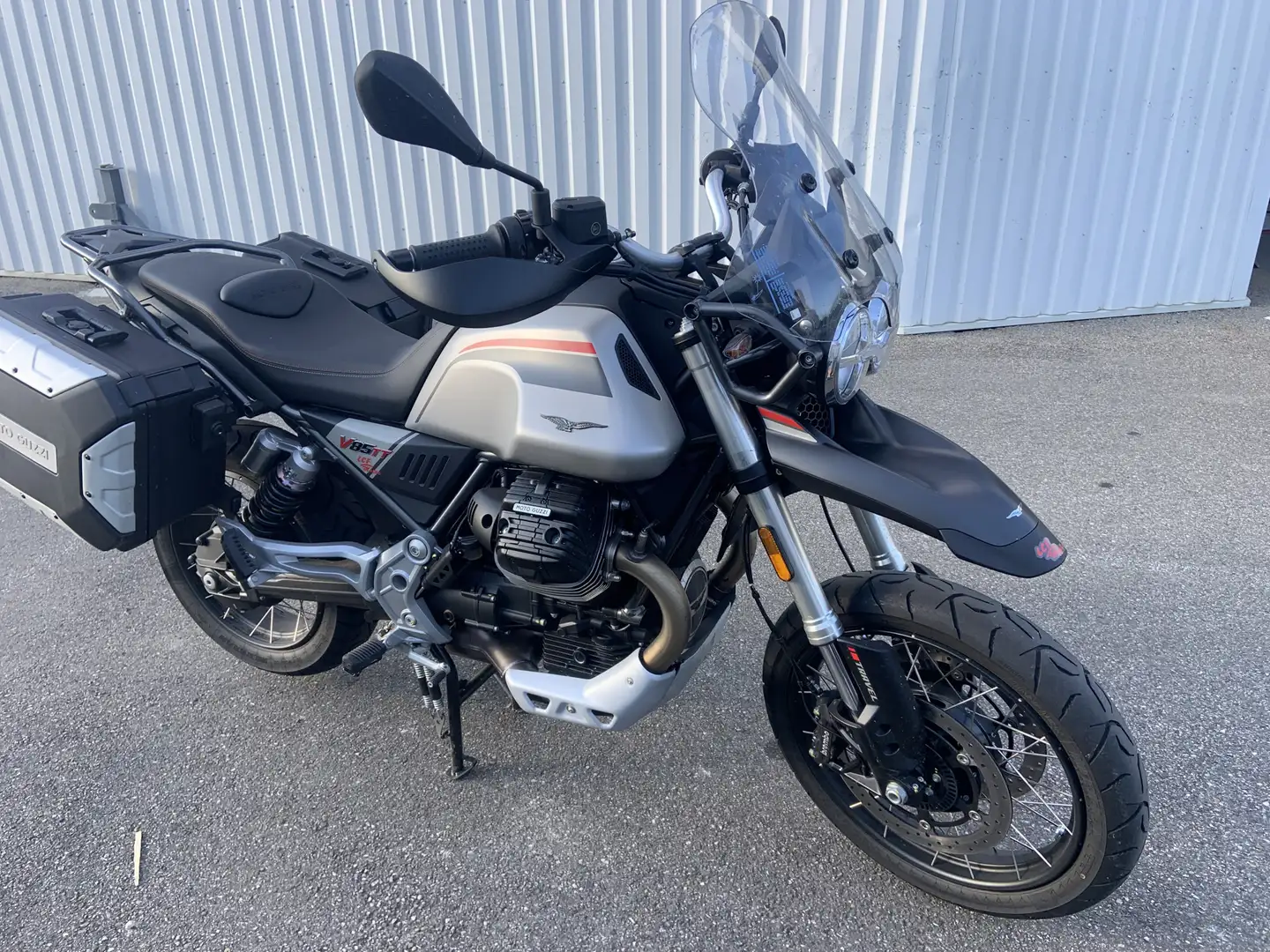Moto Guzzi V 85 TT Grigio - 2