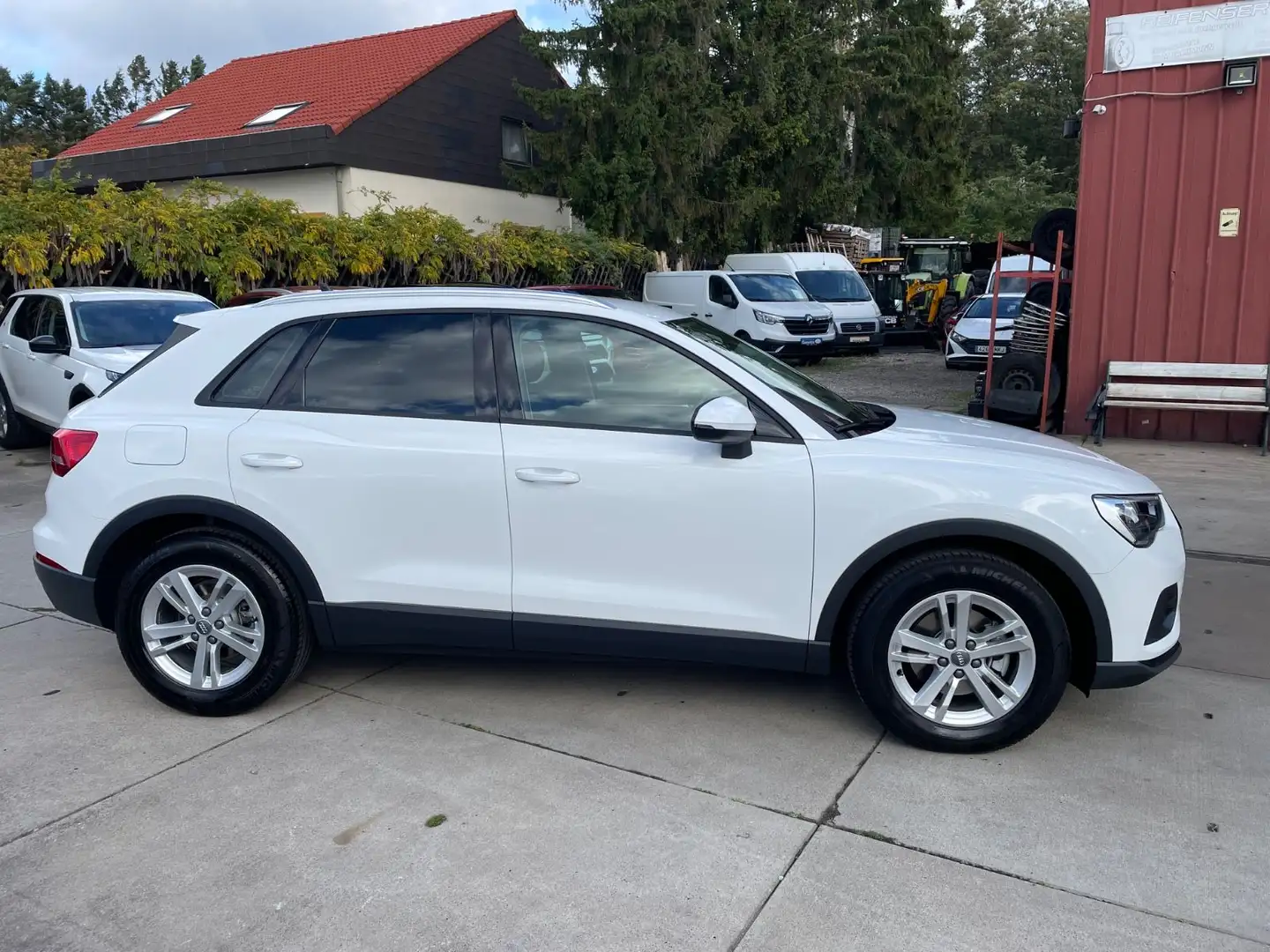 Audi Q3 35  2,0 TDI Automatik/Navi/Klima/ACC/LED/AHK Weiß - 2