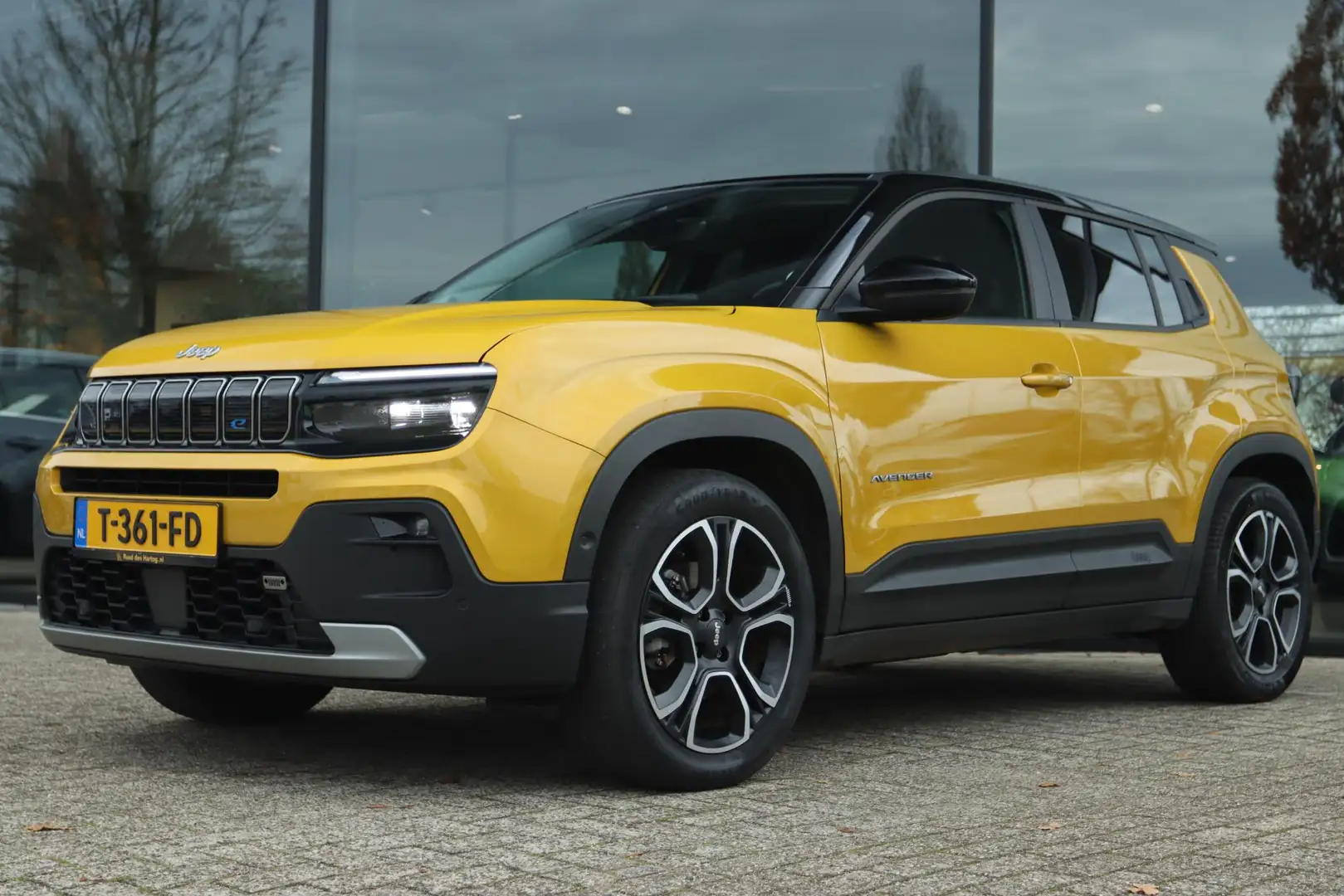 Jeep Avenger SUMMIT 54 KWH | LED | CARPLAY | CAMERA | KEY-LESS Geel - 1