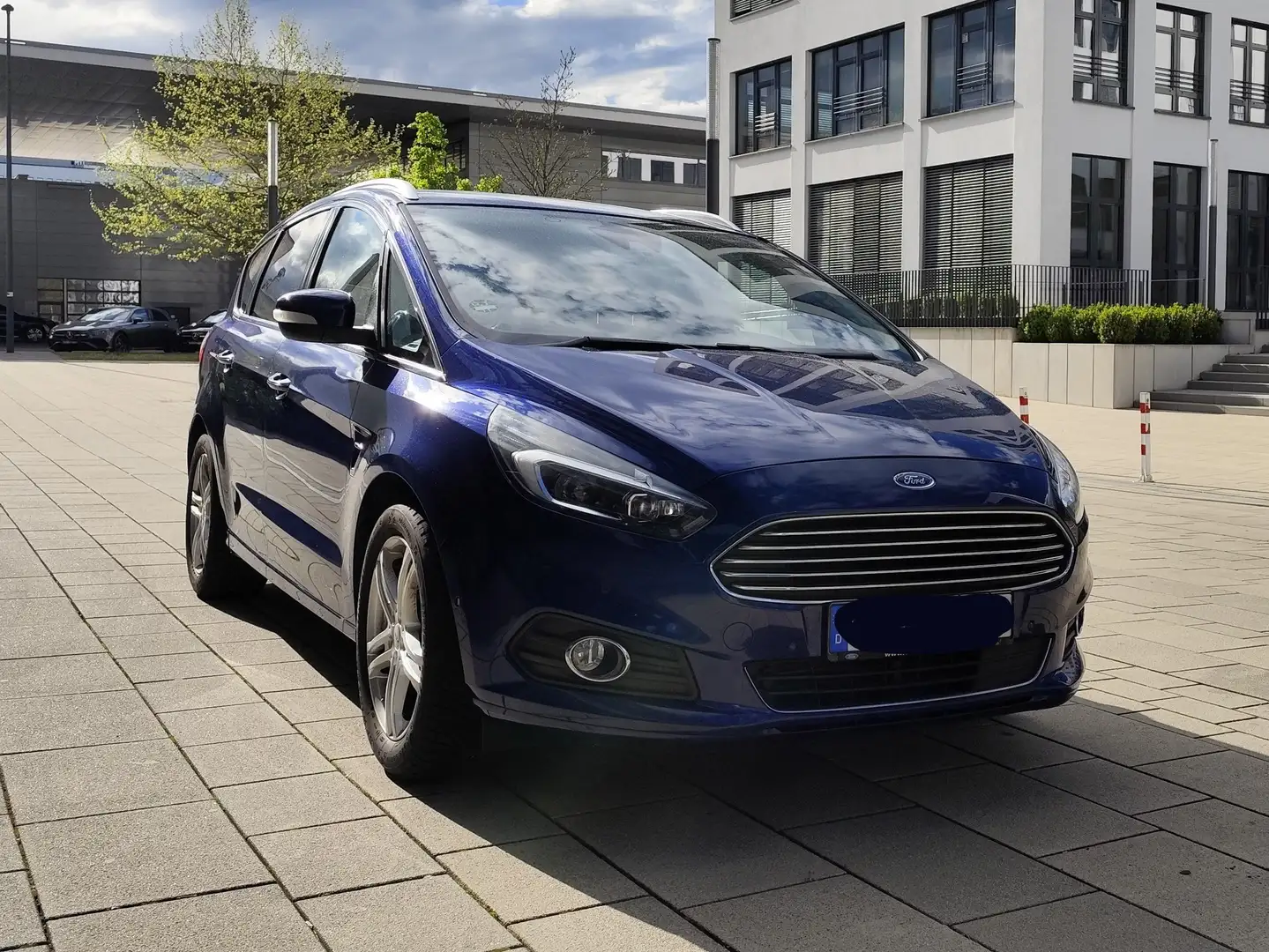Ford S-Max 7 Sitzer Diesel 2.0 TDCi Aut. Titanium Blau - 1
