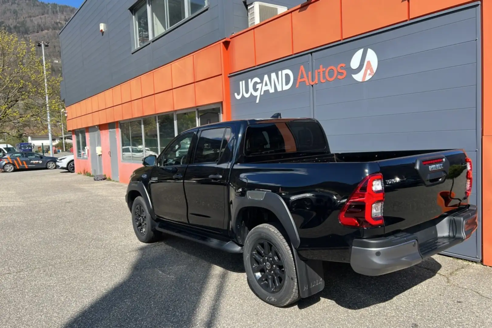 Toyota Hilux 2.8 204 BVA INVINCIBLE 4PL Gris - 2