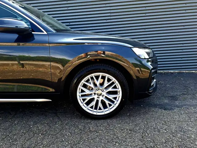 Audi Q5 view 8