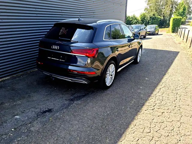 Audi Q5 view 4
