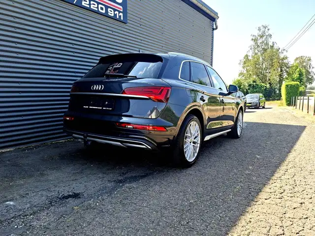 Audi Q5 view 10