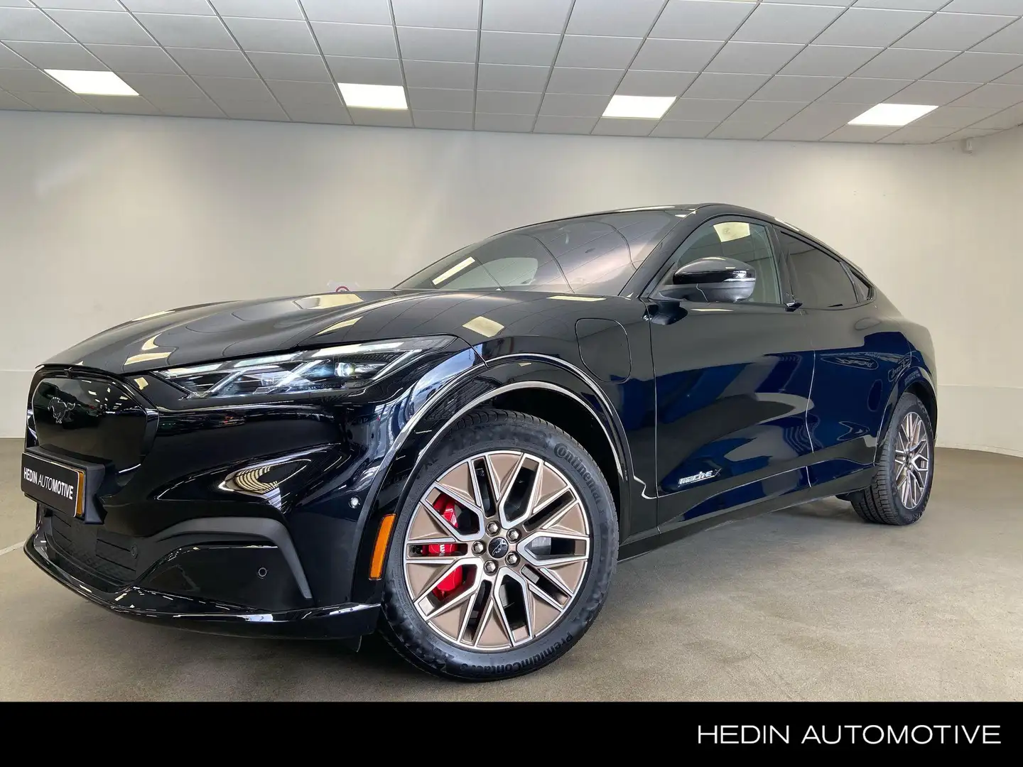 Ford Mustang Mach-E Extended Premium RWD 98 kWh | Te bestellen vanaf € Zwart - 1