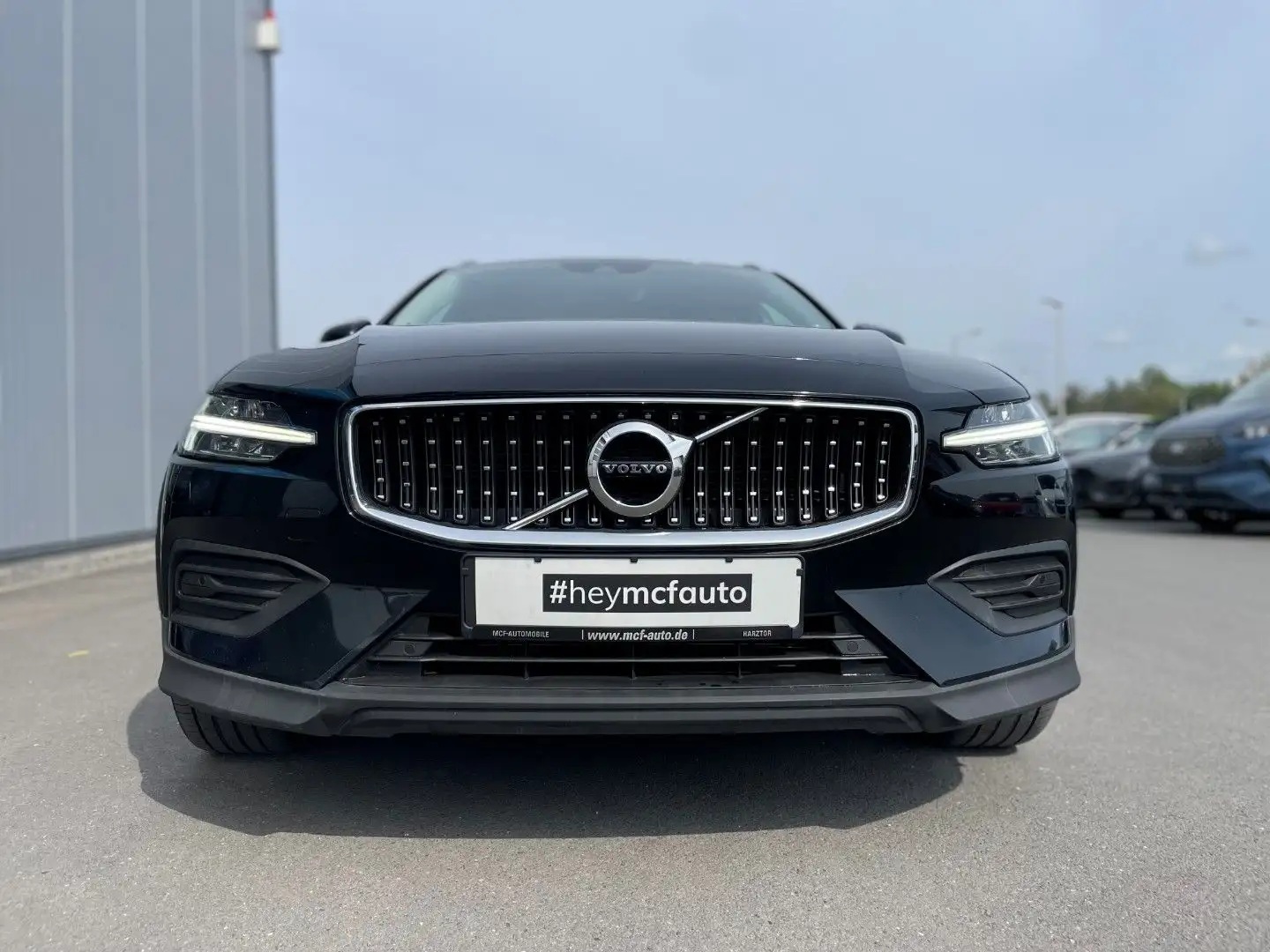Volvo V60 Cross Country B4 D Pro AWD *ACC*Standheiz.* Noir - 2